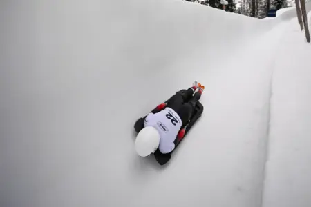 Olympiatraum ist geplatzt Eine Skeletonfahrerin im Eiskanal.
