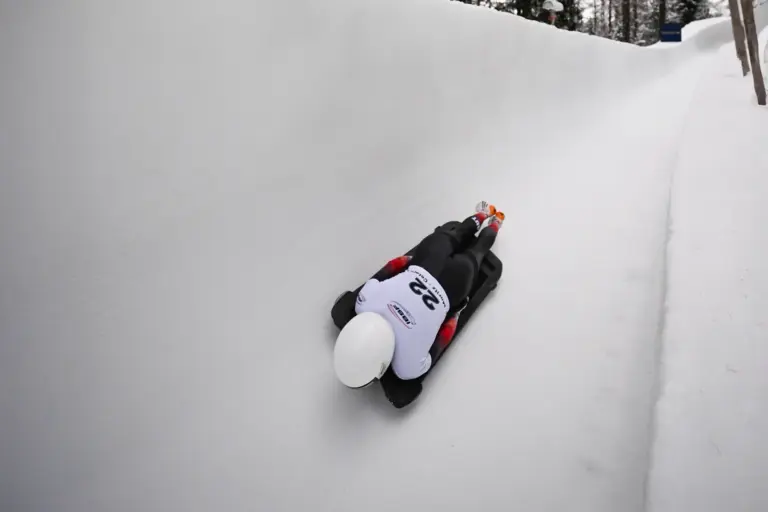 Olympiatraum ist geplatzt Eine Skeletonfahrerin im Eiskanal.