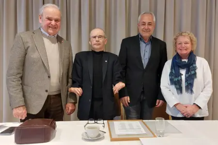 Neuer Vorsitz bei Breitenauer Pensionisten Drei Männer und eine Frau stehen hinter einem Tisch