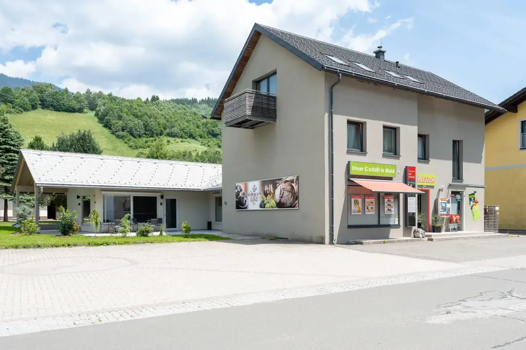 Ein Haus mit Geschäft