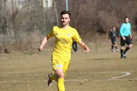 Bruck knöpfte Schladming einen Punkt ab Ein Fußballer ohne Ball.