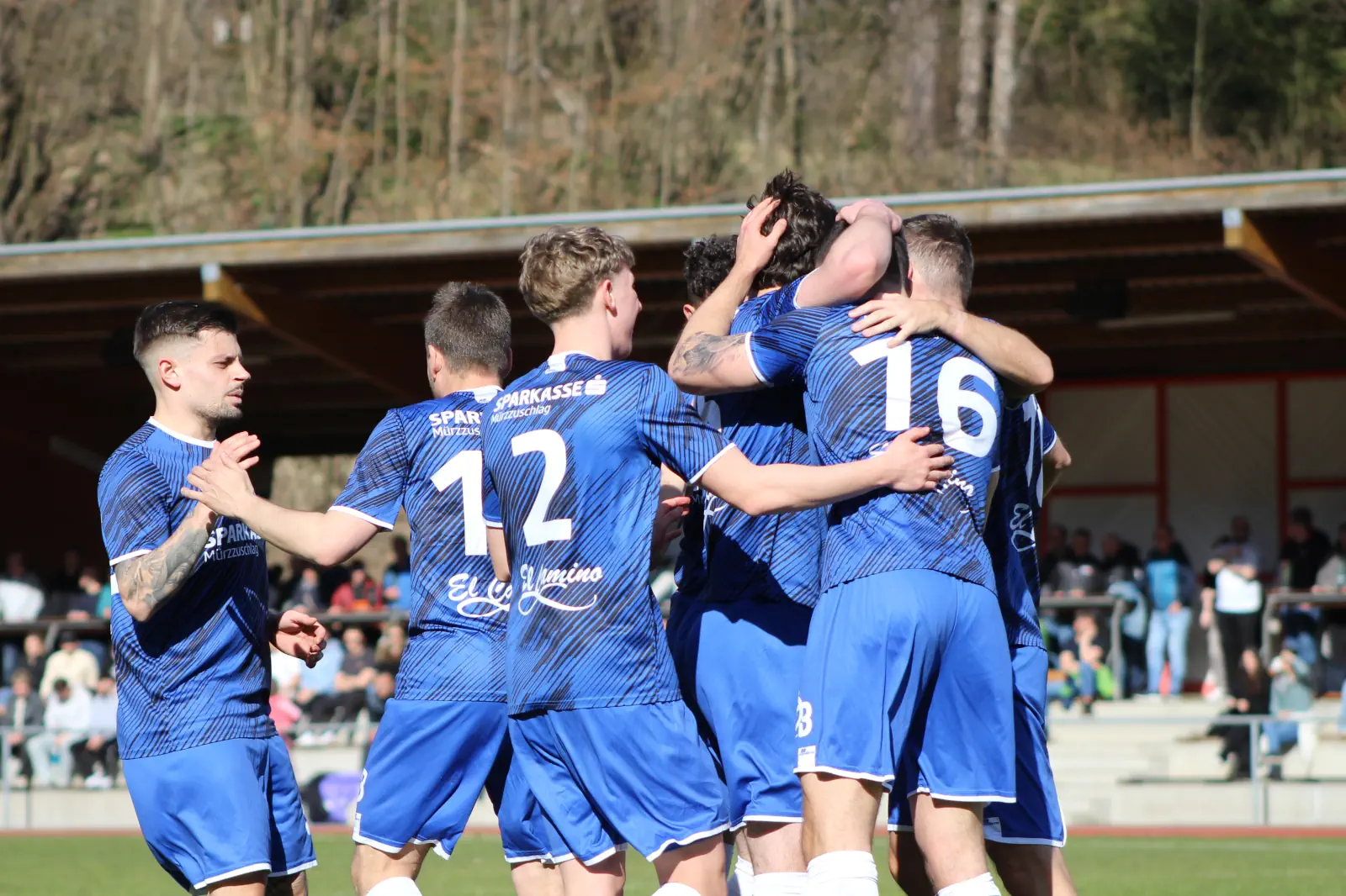 Jubelnde Fußballer.