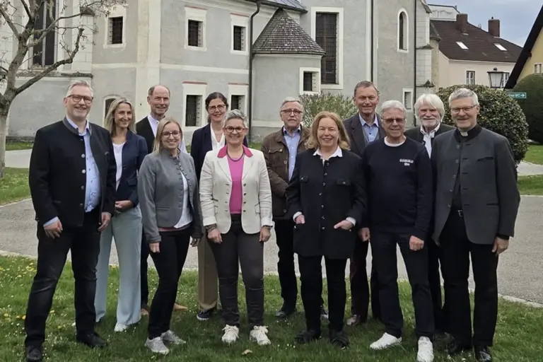 Gruppenbild Vorstand Rossegggerbund Waldheimat Krieglach.