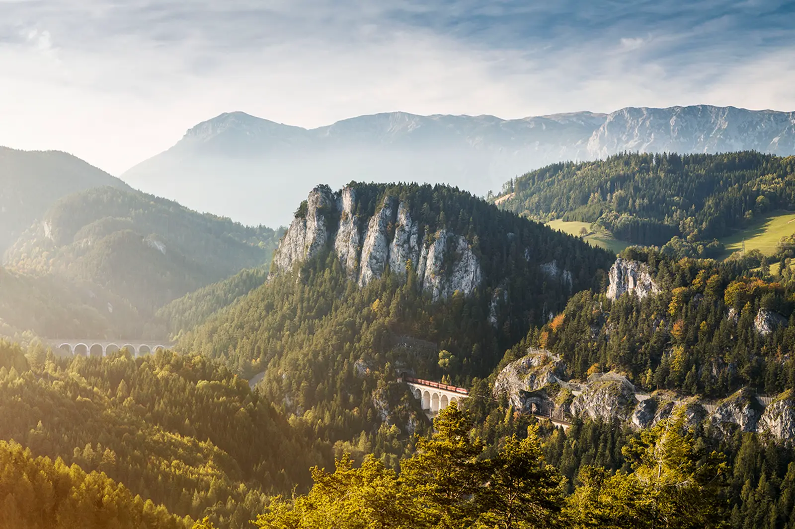Ein Panoramablick auf die Semmeringbahn