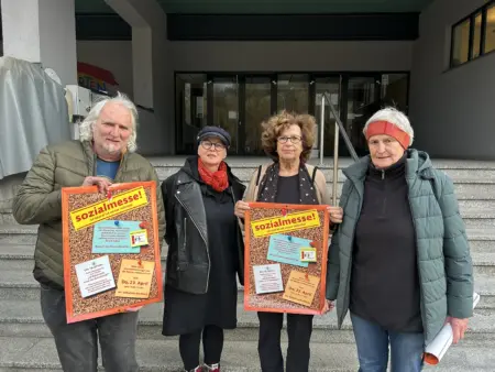 Ehrenamtliche Mitglieder der Initiative "Miteinander in Kindberg" bei den Vorarbeiten zur ersten Sozialmesse. Foto: Hackl