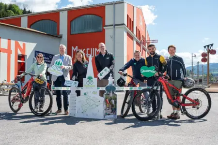 Mit dem Rad auf Pilgerreise nach Mariazell Frauen und Männer mit Mountainbikes.