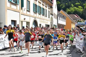 Kinder und Jugendliche beim Stadatlauf in Kapfenberg.