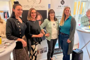 Wirtschaftsfrühstück in Leoben Vier Frauen stehen an Stehtischen