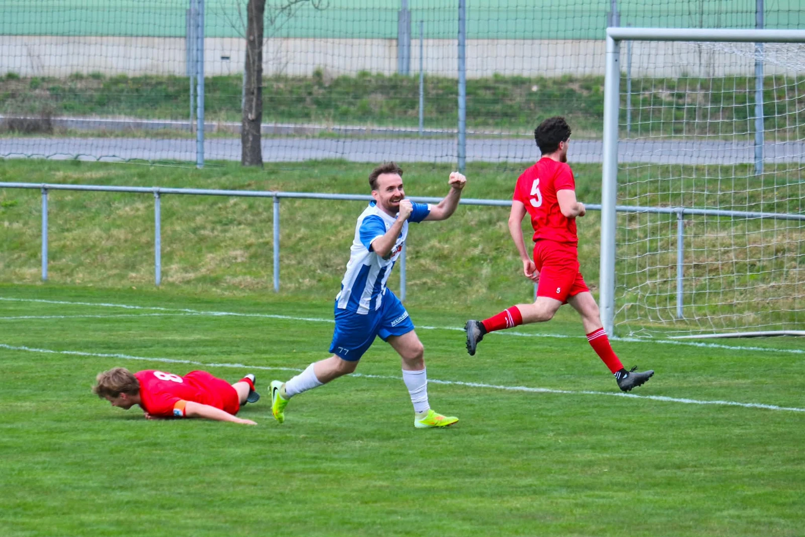 Ein Spieler jubelt