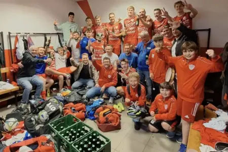 Hinterberger und Proleber feierten Siege Die Spieler jubeln.