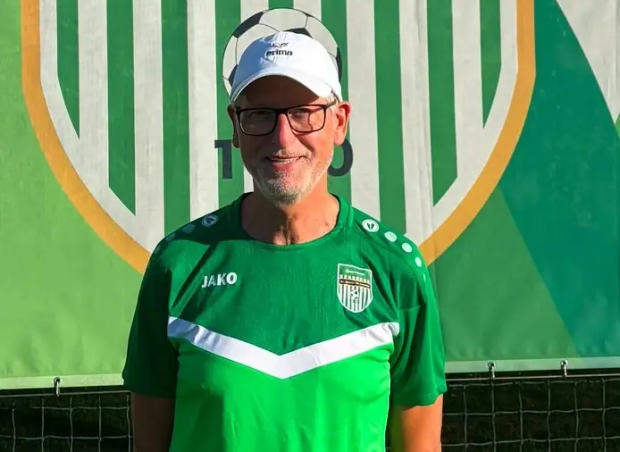 SV St. Marein-Lorenzen: Neuer Trainer zum Saisonstart Ein Trainer in grün gekleidet.
