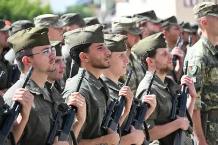 Angelobung in Mariazell Mehrere Soldaten in Uniform stehen in Formation