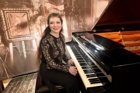 Mürzzuschlag: Vier Tage im Zeichen der Musik Eine Frau sitzt an einem Klavier