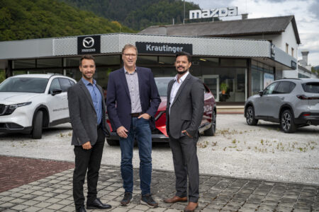 Pernegg: Autohaus Krautinger hat neue Besitzer Drei Männer stehen vor einem großen Firmengebäude