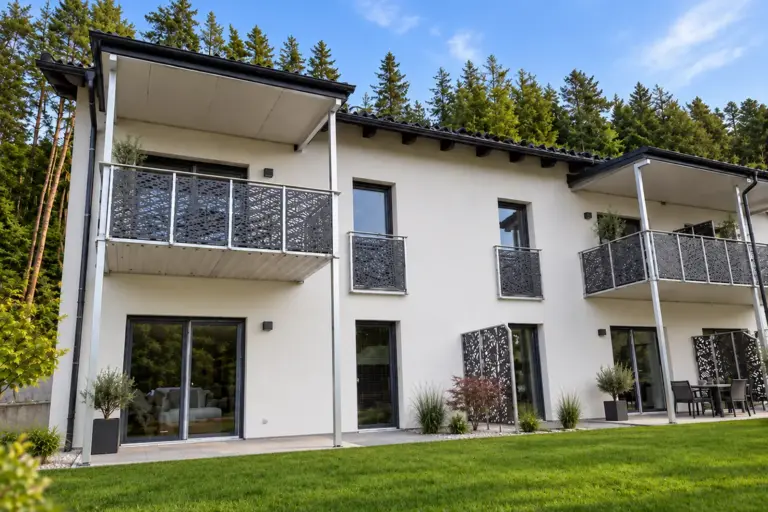 Neue Wohnungen in St. Michael übergeben Ein zweigeschoßiges Wohnhaus im Grünen