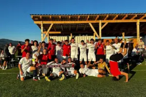 Jubel bei den Spielern in Weiss.
