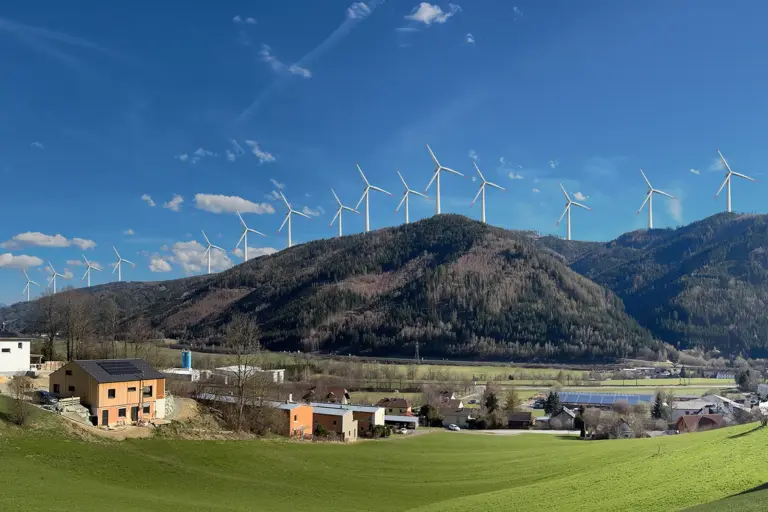 Abgeblasen: Keine Windkraftzone im Liesingtal Fotomontage von Windrädern auf einem Bergrücken oberhalb eines besiedelten Tals