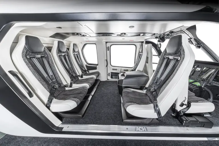 Airbus-Helikopter hebt mit Mürztaler Leichtbau ab Eine luxuriös ausgestattete Helikopter-Kabine mit zwei Pilotensitzen und fünf Passagierplätzen