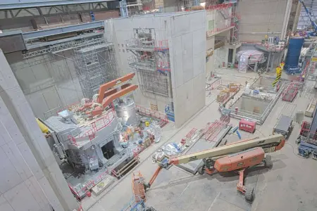 Lichtbogenofen in Donawitz geht in Probephase Ein Blick auf die umfangreichen Bau- und Montagearbeiten in einer Industriehalle der voestalpine am Standort Donawitz in Leoben.
