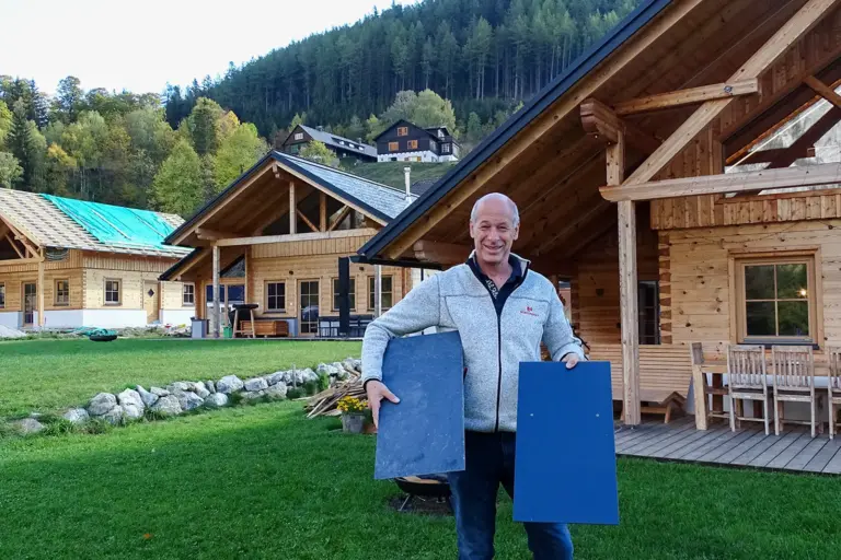 Tragöß: Blockhaus-Siedlung mit Energie aus Dachschindeln
