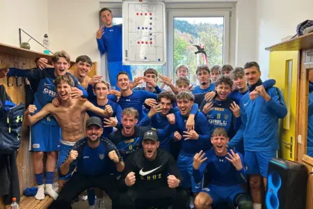 Junge Brucker und Stanz als Derbysieger Jubel bei den jungen Bruckern.