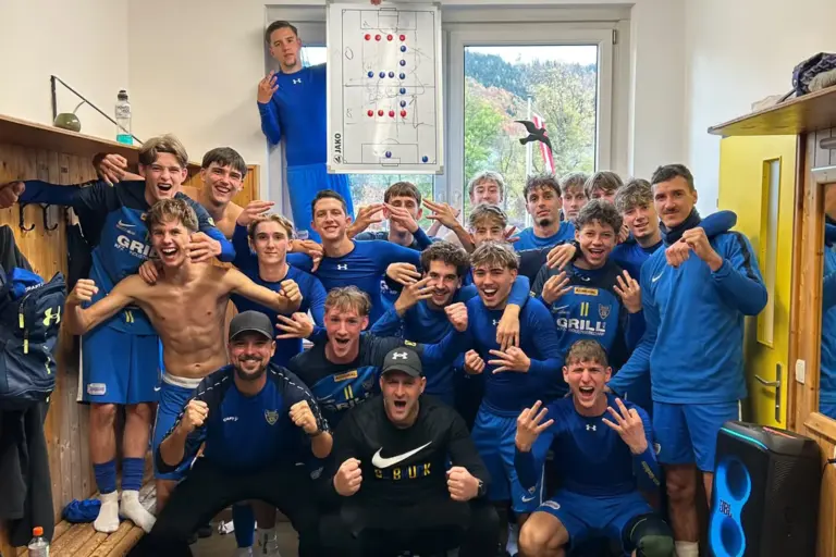 Junge Brucker und Stanz als Derbysieger Jubel bei den jungen Bruckern.
